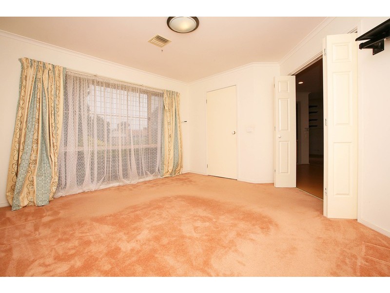 8 Terrye Court, Sydenham VIC 3037