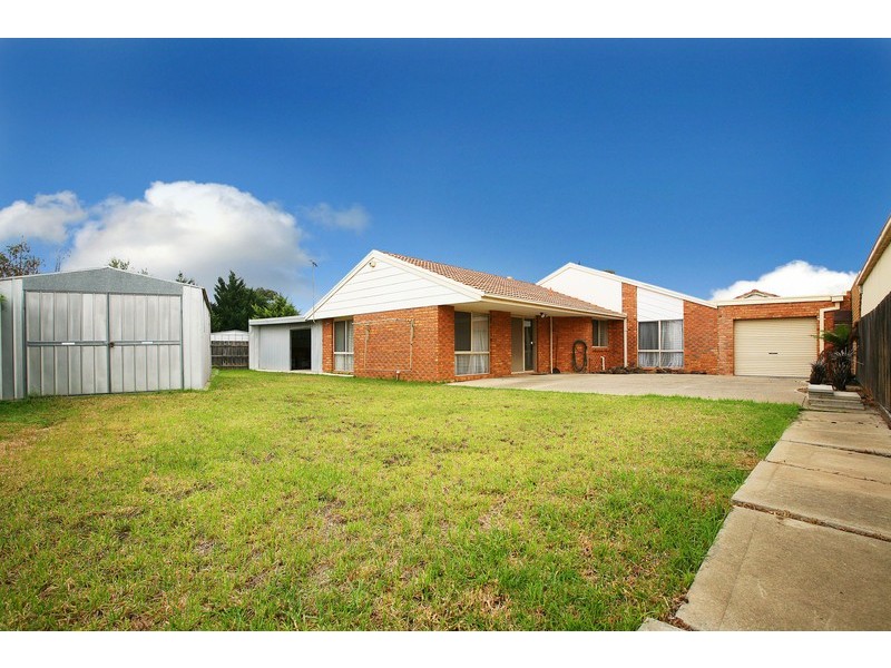 8 Terrye Court, Sydenham VIC 3037