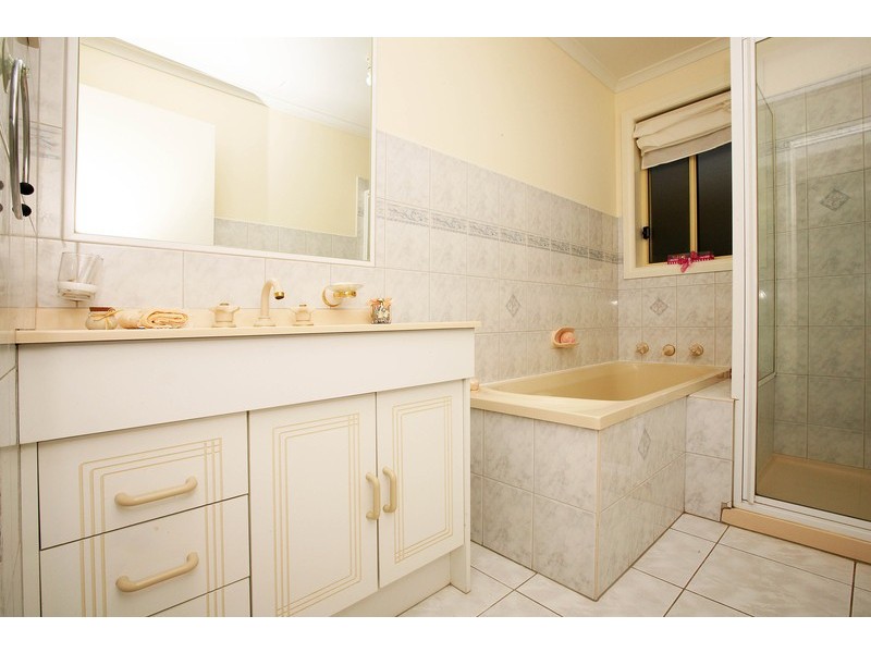 37 Frost Drive, Delahey VIC 3037