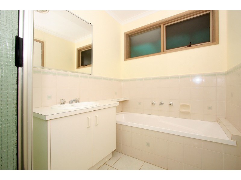 1/2 Terrye Court, Sydenham VIC 3037