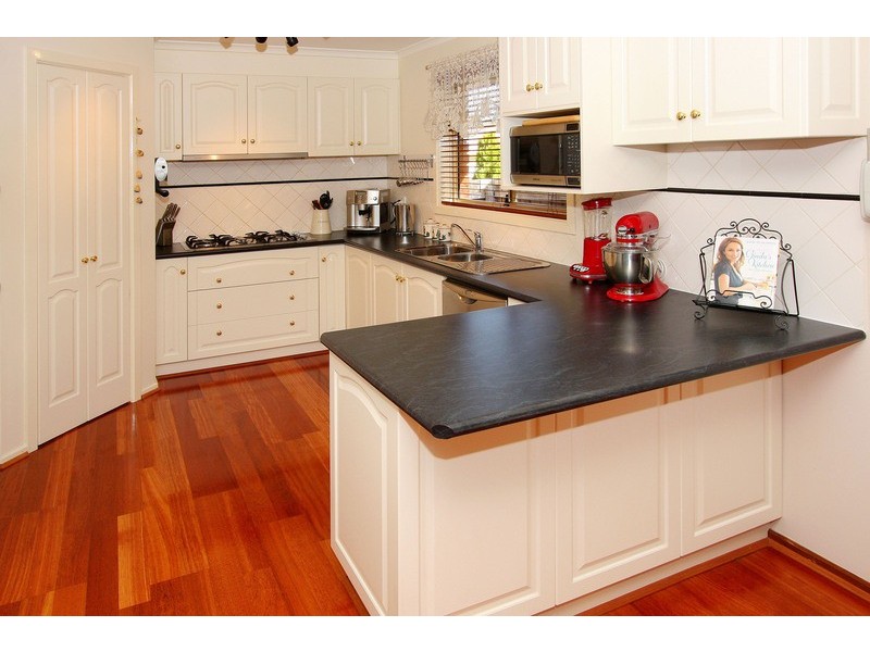 10 Glenbruar Drive, Hillside VIC 3037