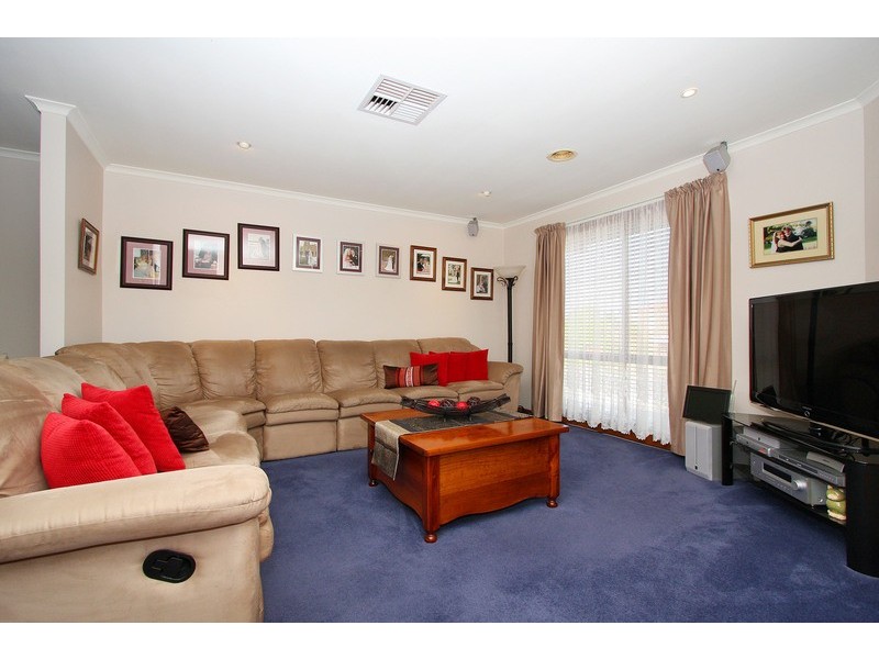 10 Glenbruar Drive, Hillside VIC 3037