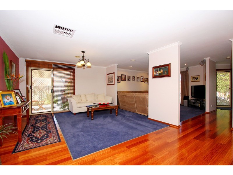 10 Glenbruar Drive, Hillside VIC 3037