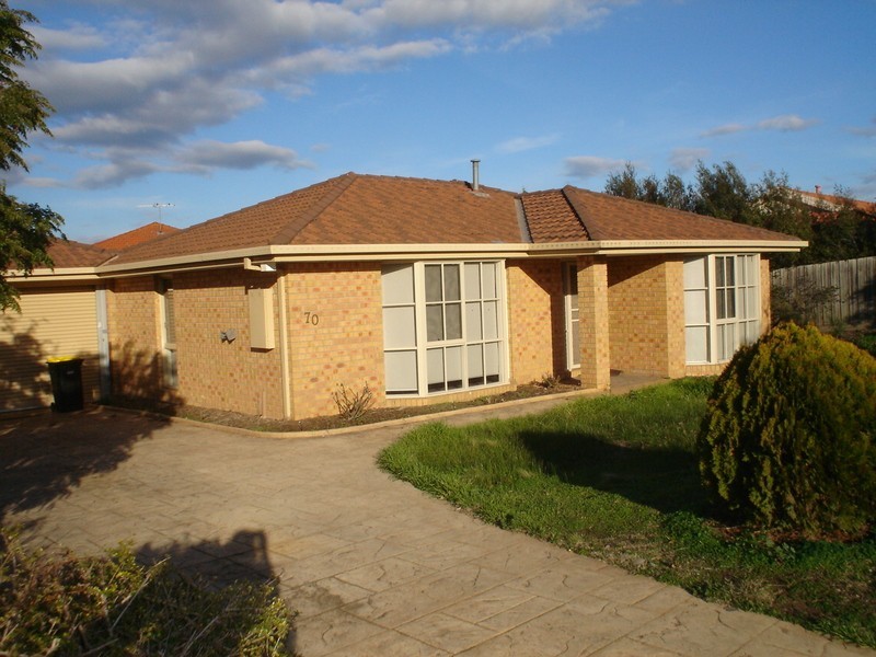 70 Saronvale Crescent, Hillside VIC 3037