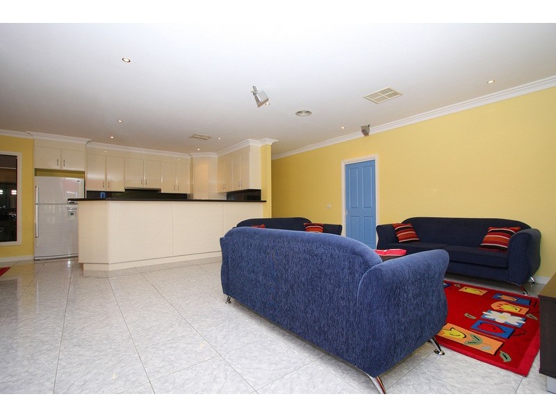 14 Sullivan Road, Cairnlea VIC 3023