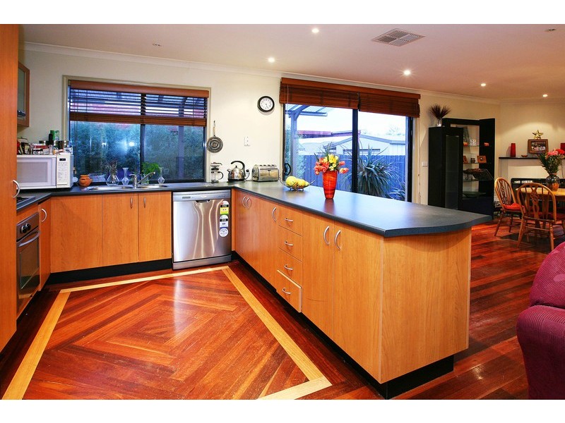 15 Church Avenue, Taylors Hill VIC 3037