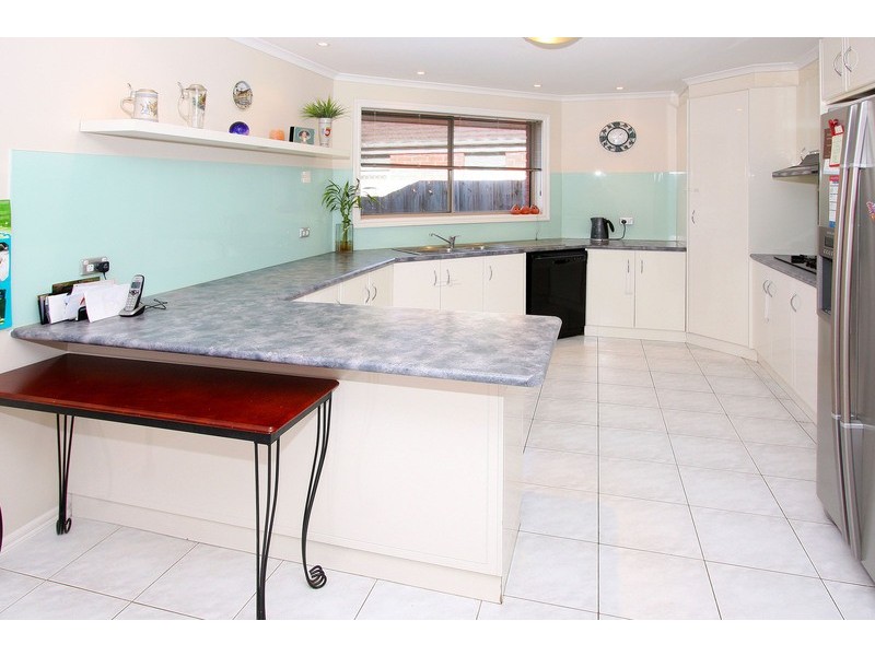 16 Sainsbury Avenue, Hillside VIC 3037