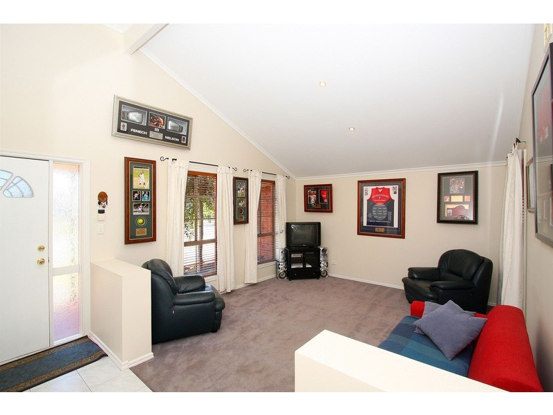 16 Sainsbury Avenue, Hillside VIC 3037