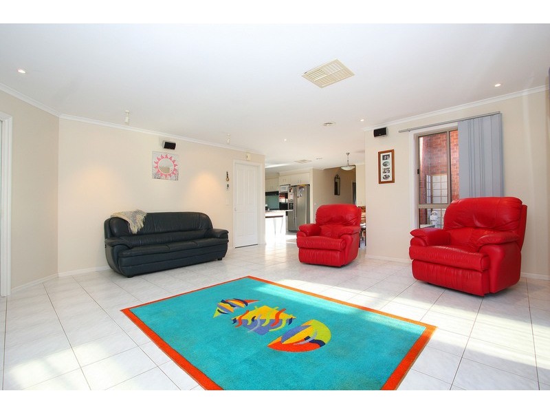 16 Sainsbury Avenue, Hillside VIC 3037