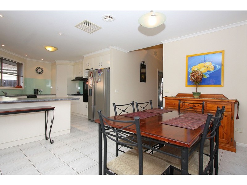 16 Sainsbury Avenue, Hillside VIC 3037