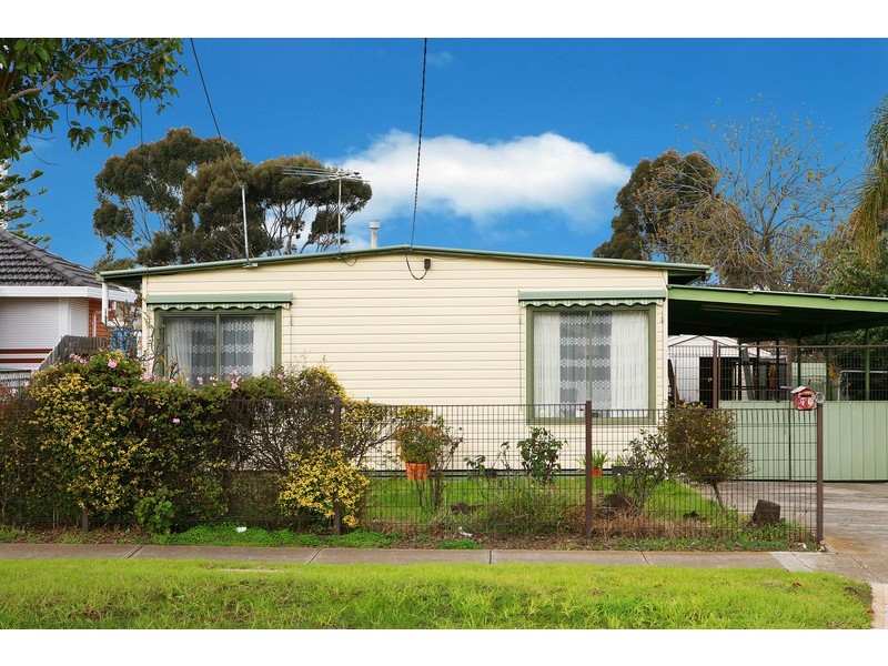 76 Errington Road, St Albans VIC 3021