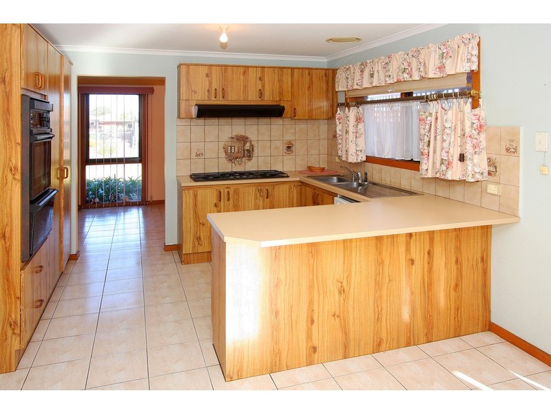 20 Paraburdoo Lane, Kings Park VIC 3021