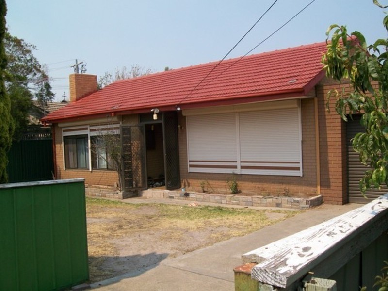 11 Andrew Road, St Albans VIC 3021