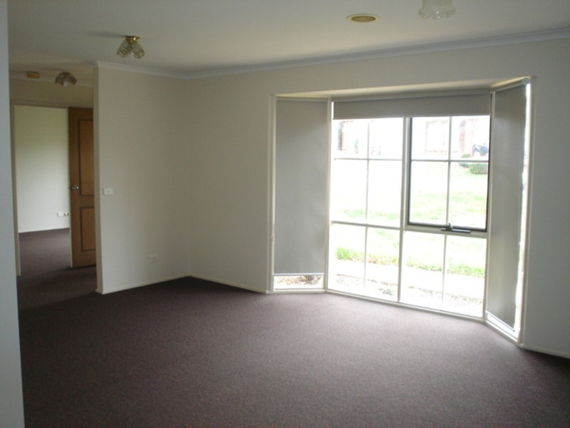 70 Saronvale Crescent, Hillside VIC 3037