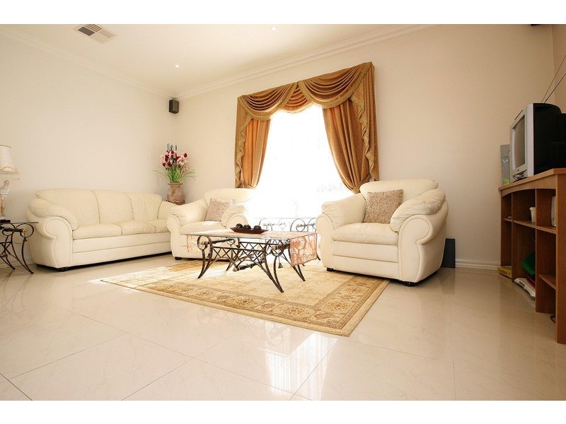 14 Lancelot Court, Hillside VIC 3037