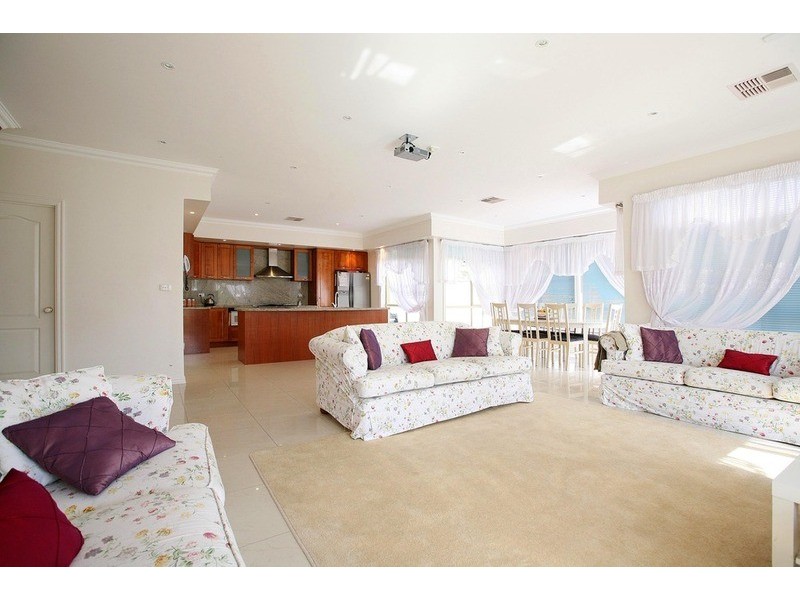 14 Lancelot Court, Hillside VIC 3037