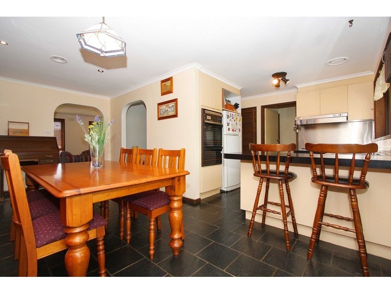 11 Cocoparra Crescent, Taylors Lakes VIC 3038