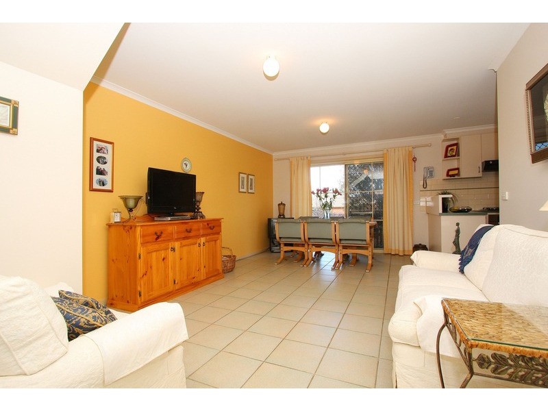 8 Village Avenue, Taylors Lakes VIC 3038