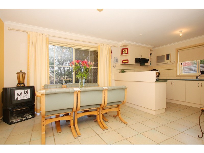 8 Village Avenue, Taylors Lakes VIC 3038