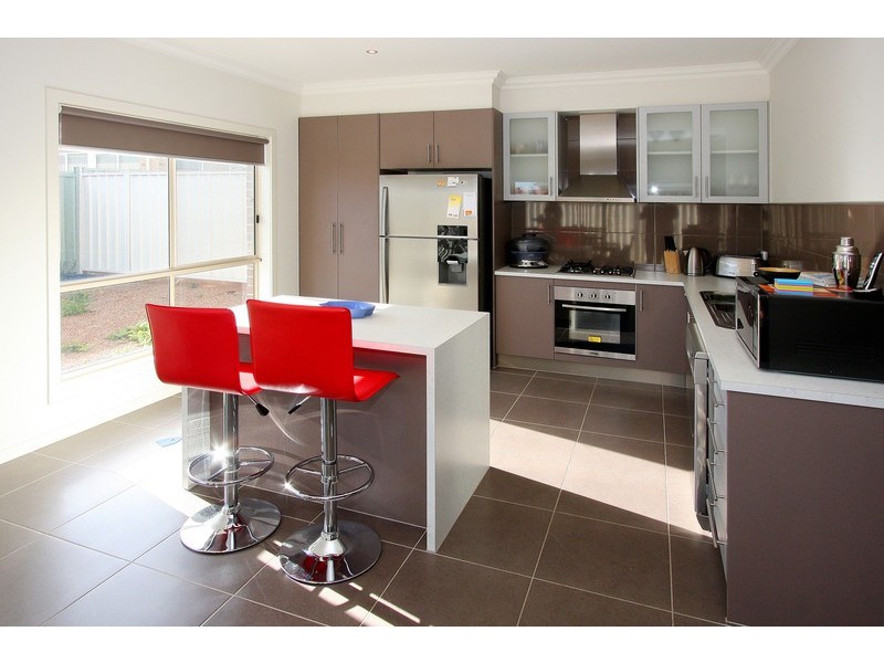 16 Barrington Circuit, Caroline Springs VIC 3023