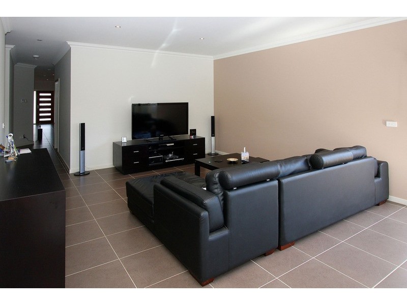 16 Barrington Circuit, Caroline Springs VIC 3023