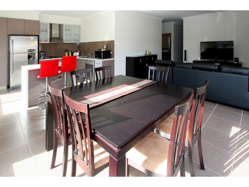 16 Barrington Circuit, Caroline Springs VIC 3023