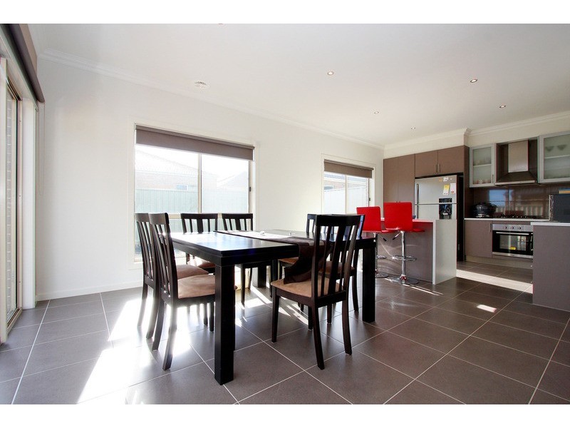 16 Barrington Circuit, Caroline Springs VIC 3023