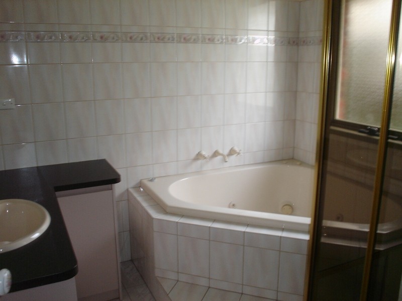 4 Oates Court, Taylors Lakes VIC 3038