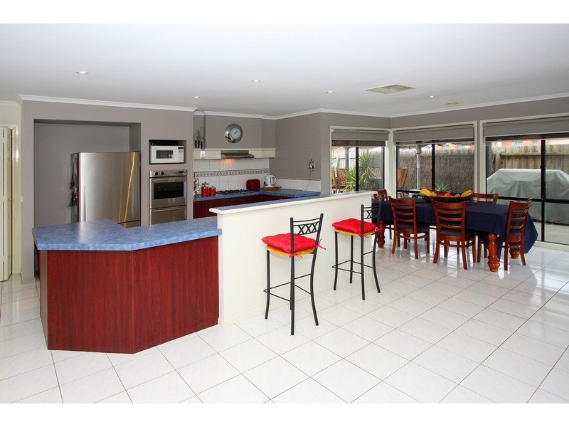 10 Hillview Court, Hillside VIC 3037