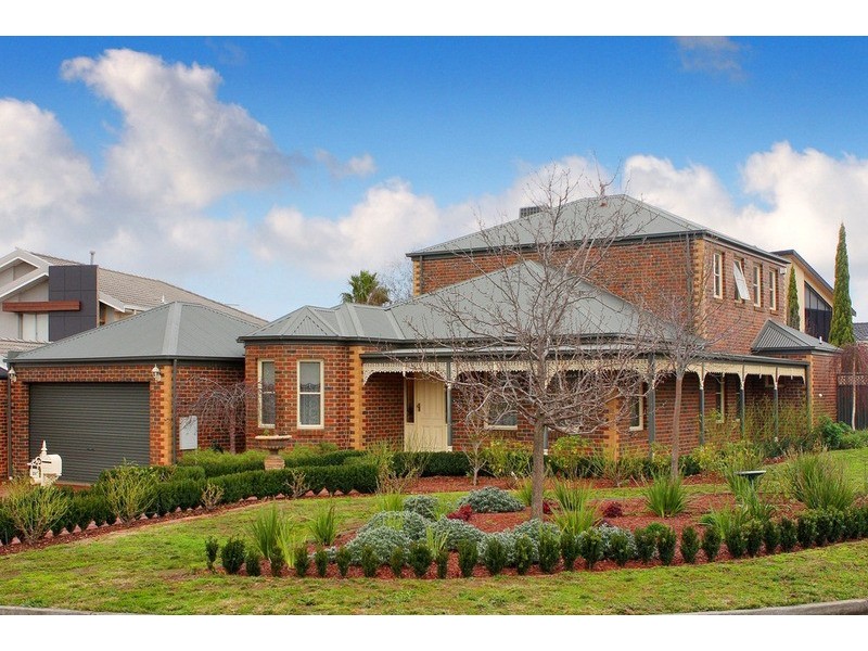 28 Reed Crescent, Taylors Lakes VIC 3038
