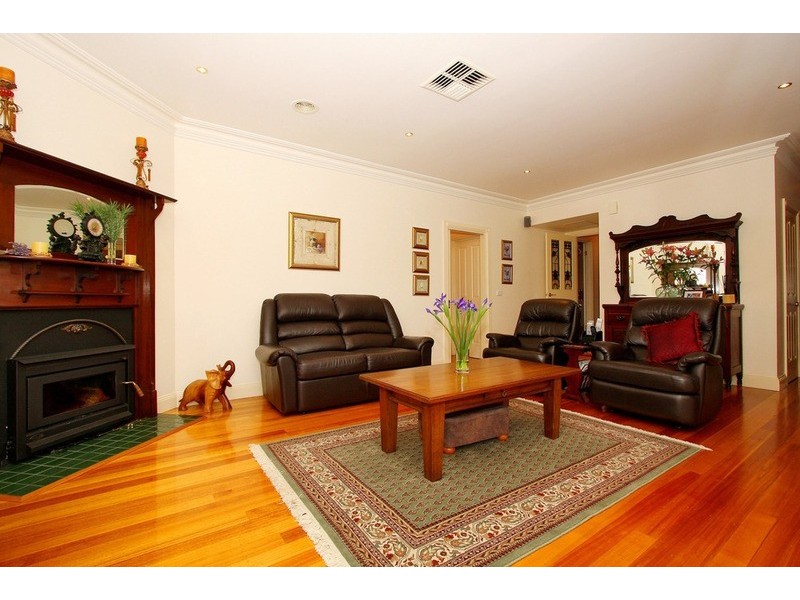 28 Reed Crescent, Taylors Lakes VIC 3038