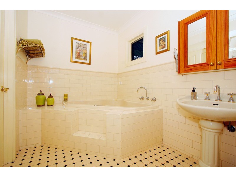 28 Reed Crescent, Taylors Lakes VIC 3038