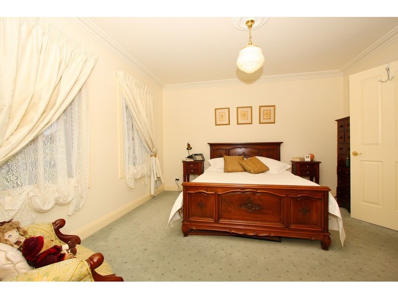 28 Reed Crescent, Taylors Lakes VIC 3038