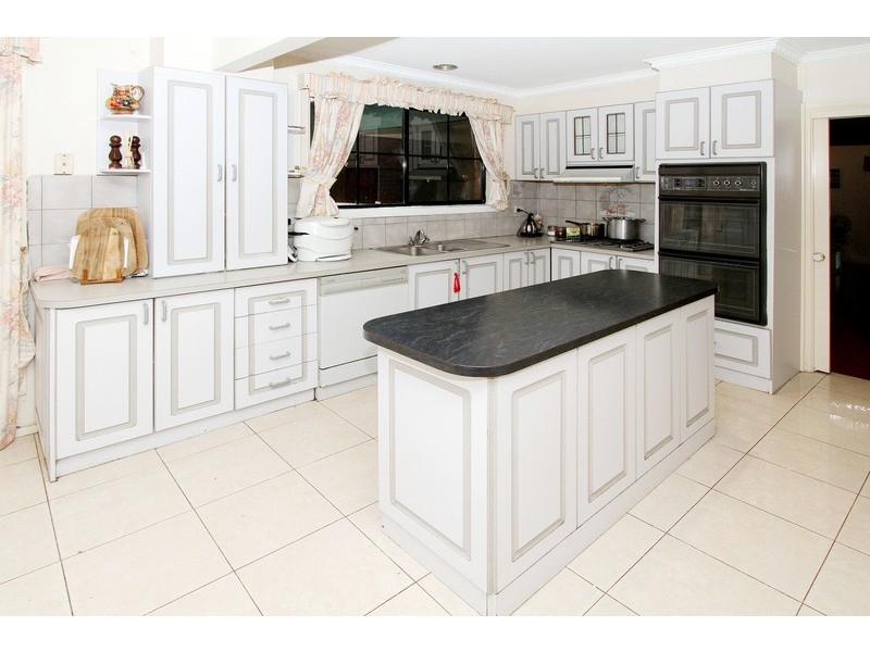 79 Chichester Drive, Taylors Lakes VIC 3038