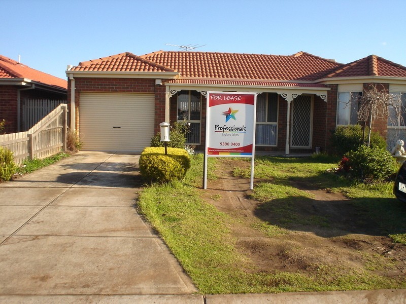 11 Sainsbury Avenue, Hillside VIC 3037