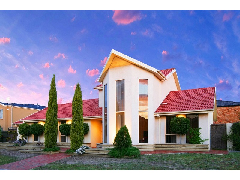 2 Macdonell Court, Taylors Lakes VIC 3038