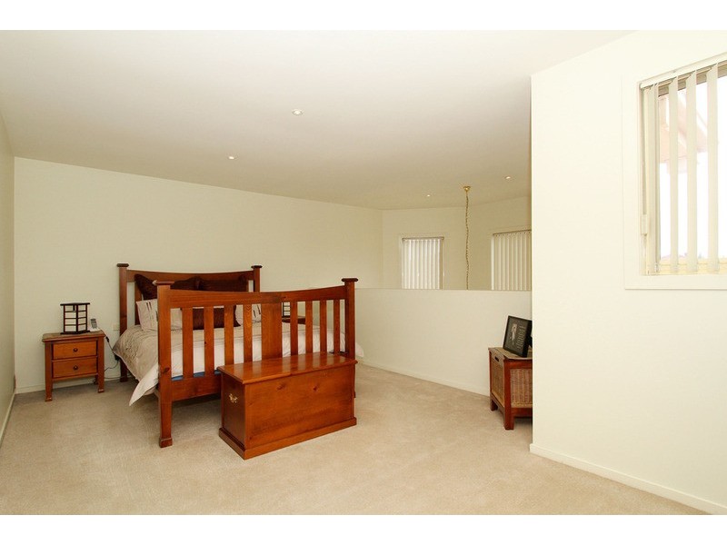 2 Macdonell Court, Taylors Lakes VIC 3038