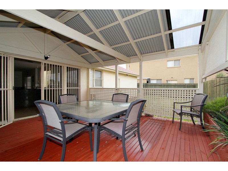 2 Macdonell Court, Taylors Lakes VIC 3038