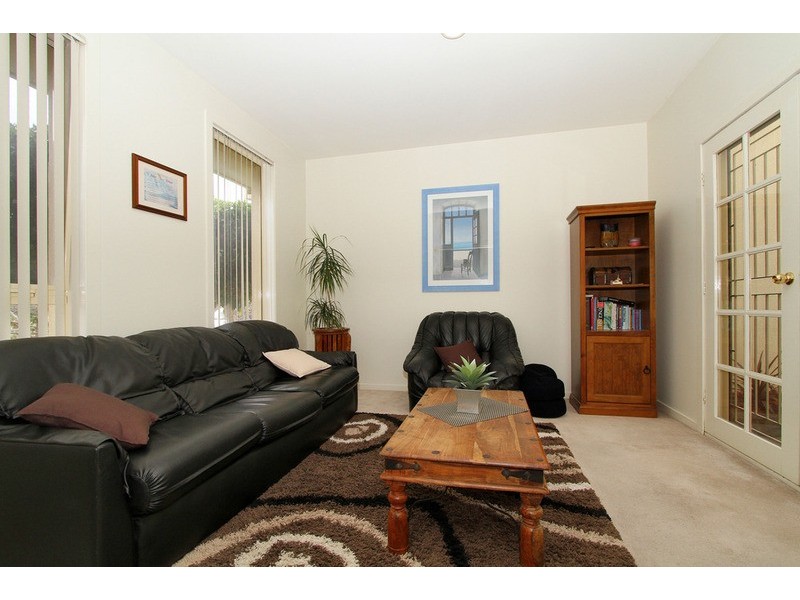 2 Macdonell Court, Taylors Lakes VIC 3038