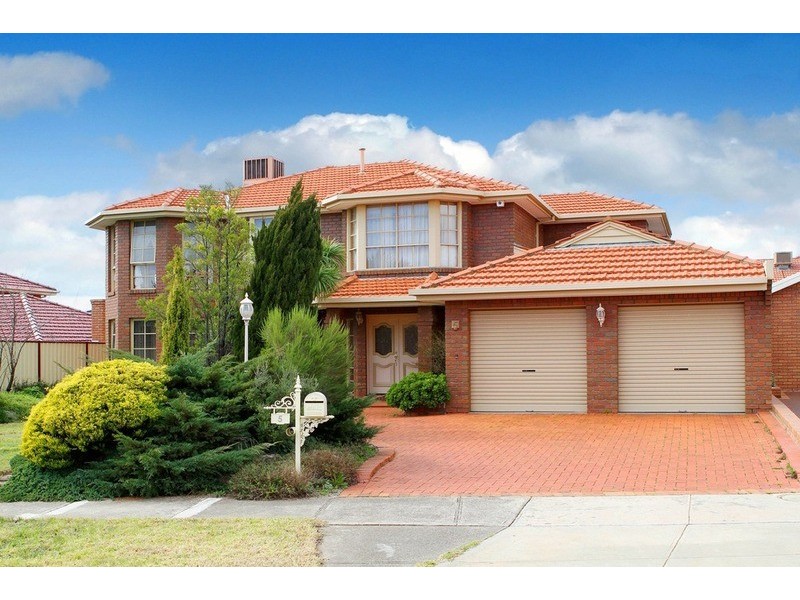 5 Jonathon Court, Taylors Lakes VIC 3038