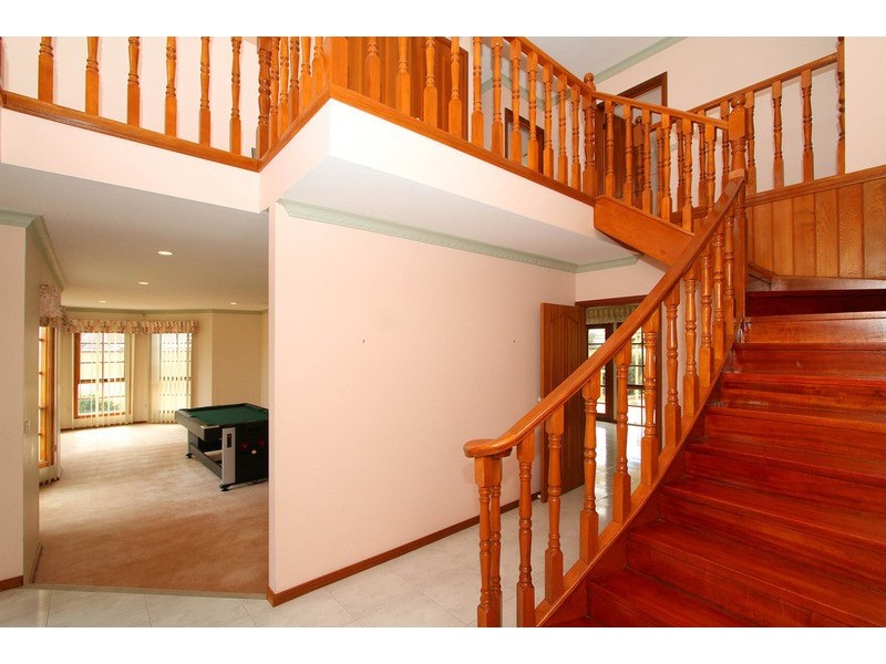 5 Jonathon Court, Taylors Lakes VIC 3038