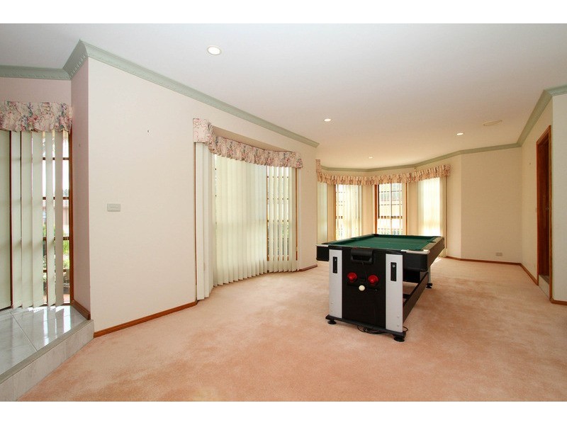 5 Jonathon Court, Taylors Lakes VIC 3038