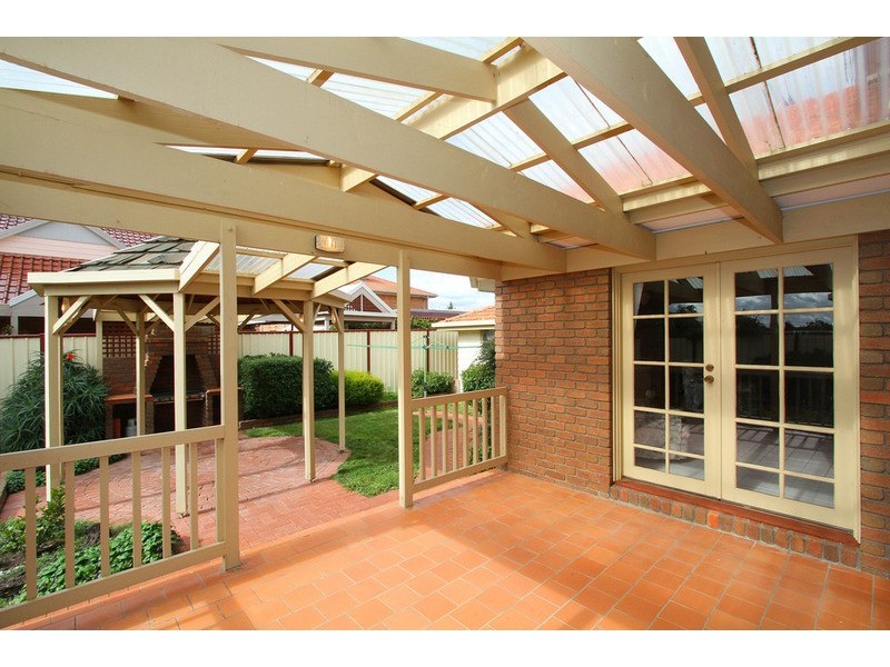 5 Jonathon Court, Taylors Lakes VIC 3038