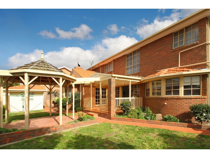 5 Jonathon Court, Taylors Lakes VIC 3038