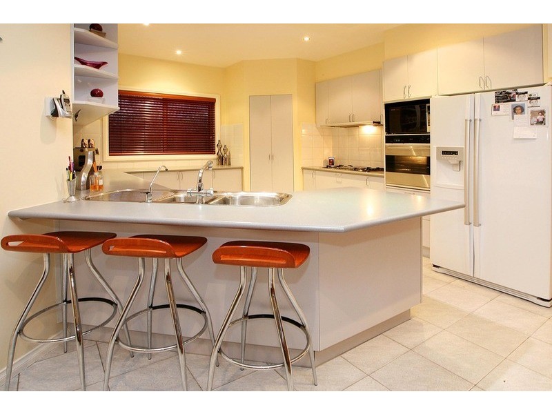 20 Admirals Crescent, Taylors Lakes VIC 3038