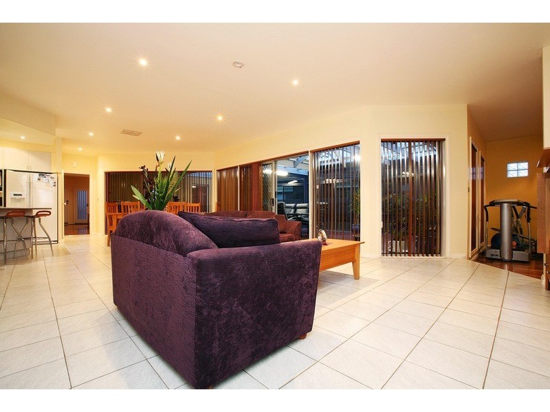 20 Admirals Crescent, Taylors Lakes VIC 3038