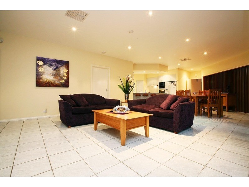 20 Admirals Crescent, Taylors Lakes VIC 3038