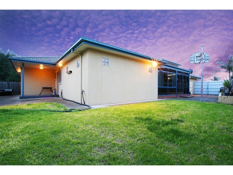 20 Admirals Crescent, Taylors Lakes VIC 3038