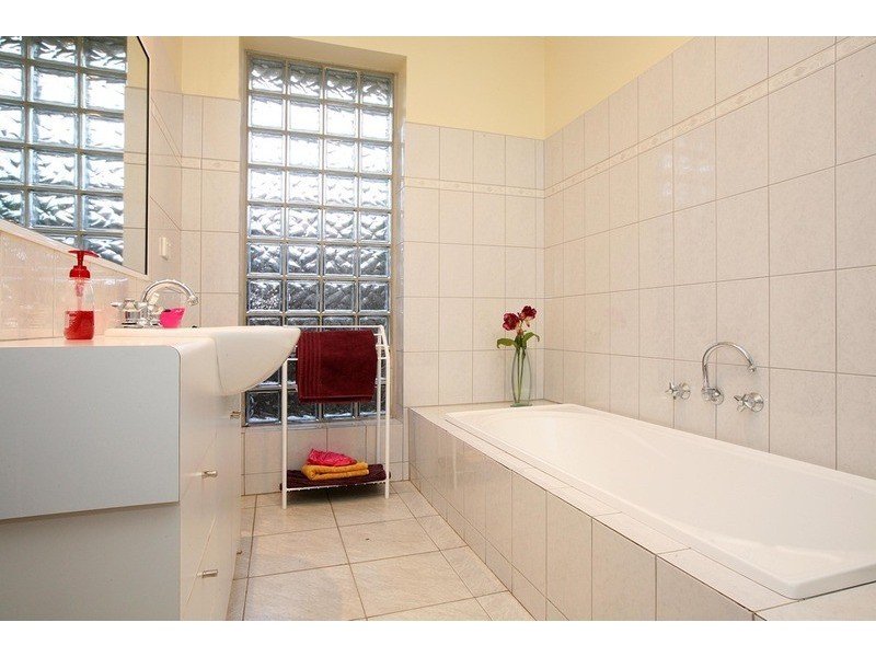 20 Admirals Crescent, Taylors Lakes VIC 3038