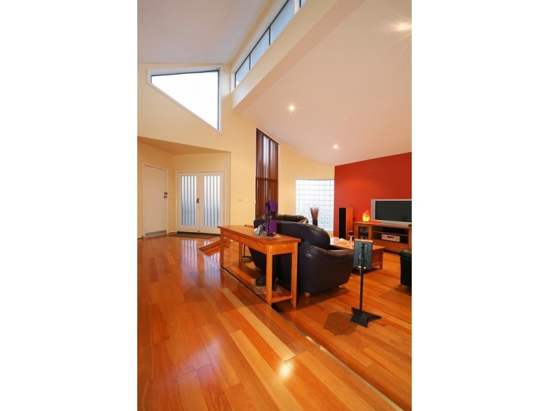 20 Admirals Crescent, Taylors Lakes VIC 3038